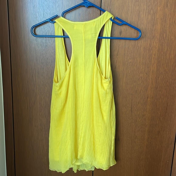 LIKE NEW Studio M Sleeveless Top - Picture 3 of 11